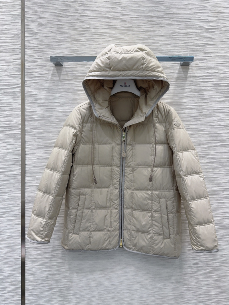 Пуховик Moncler