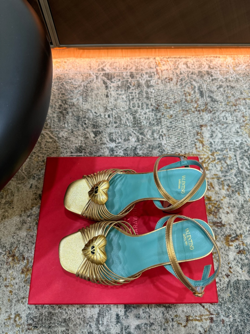 Босоножки Valentino Золотые Сердце Valentino Garavani