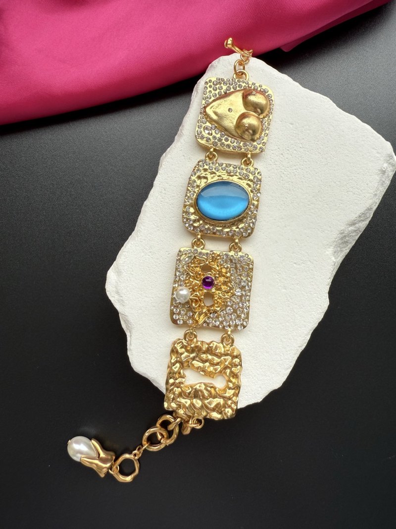 Браслет с разноцветными элементами Schiaparelli
