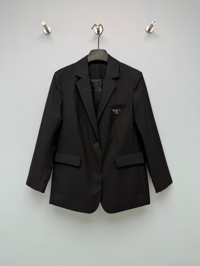 Чёрный пиджак Prada с треугольным логотипом