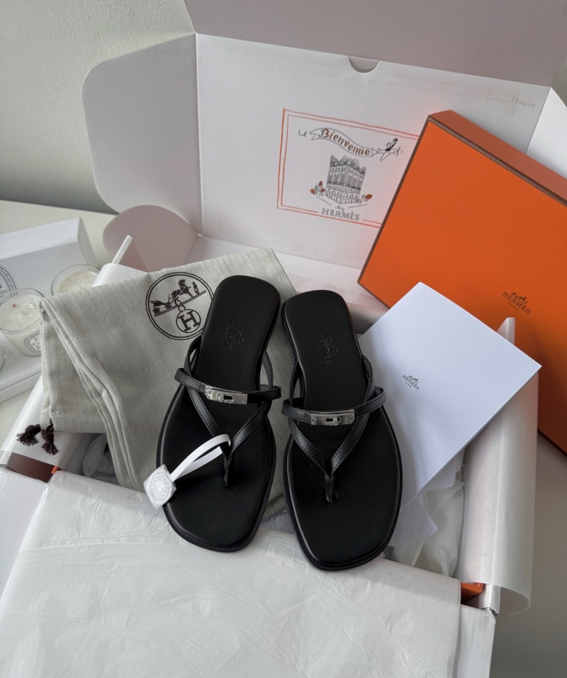 Женские черные кожаные шлепанцы с пряжкой Hermès
