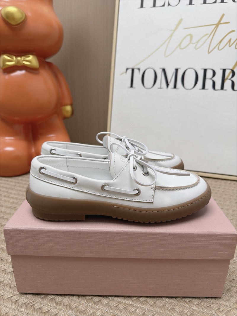Женские лоферы Miu Miu белые