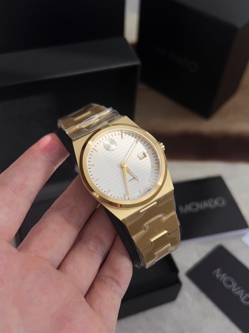 Часы Movado