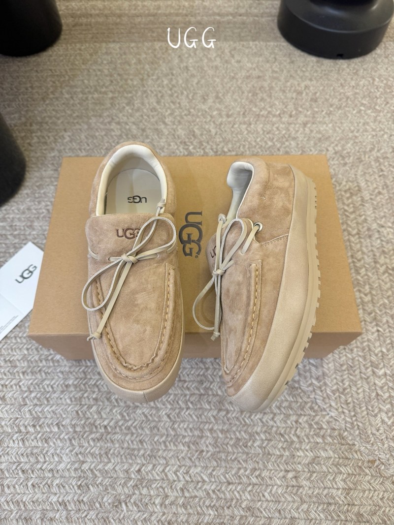 Женские лоферы UGG из нубука с завязками