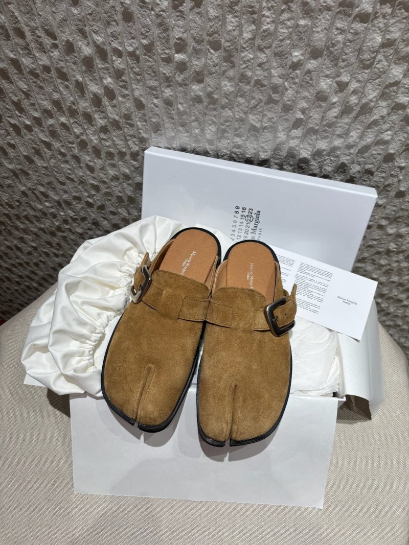 Мюли женские Maison Margiela из замши с раздвоенным носком