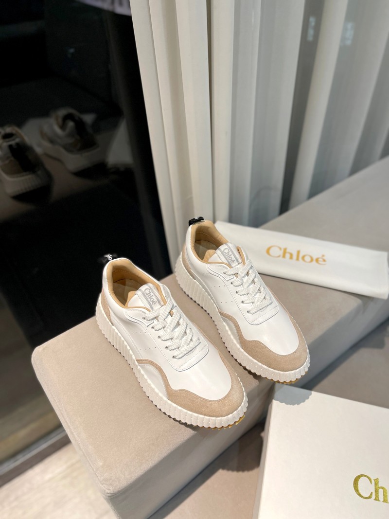 Белые женские кроссовки на массивной подошве Chloé