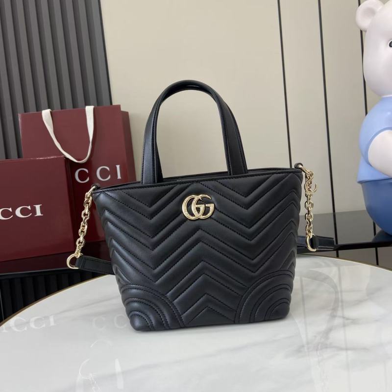 Черная сумка Gucci с квилтингом и цепочкой