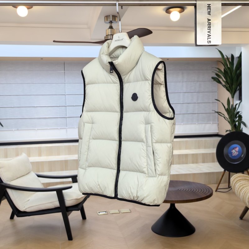 Жилет Moncler