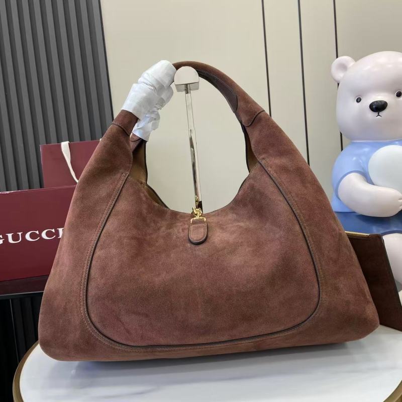 Сумка Gucci из замши с металлической фурнитурой