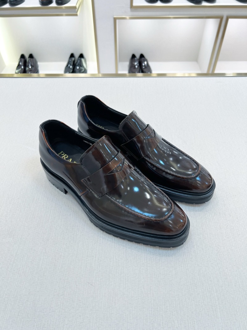 Мужские кожаные лоферы темно-коричневого цвета Prada