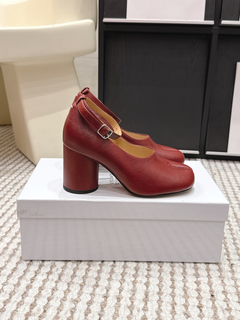 Дамские туфли Maison Margiela с раздвоенным носком