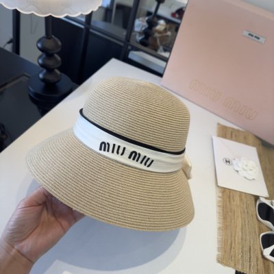Женская соломенная шляпа Miu Miu с лентой