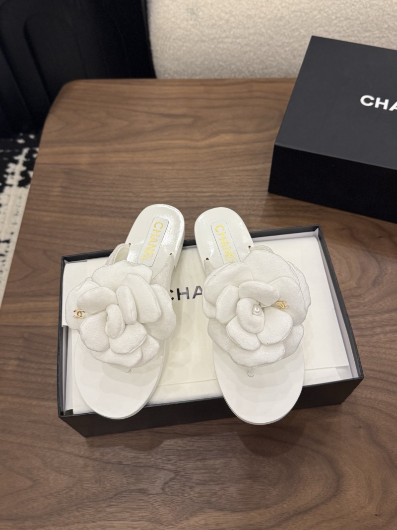 Шлёпанцы Chanel с цветком камелия