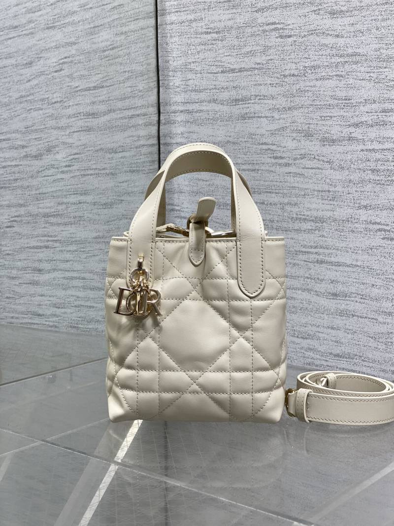 Сумка Dior Lady Dior белого цвета