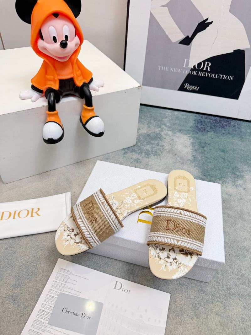 Женские шлепанцы с цветочным принтом и логотипом Dior