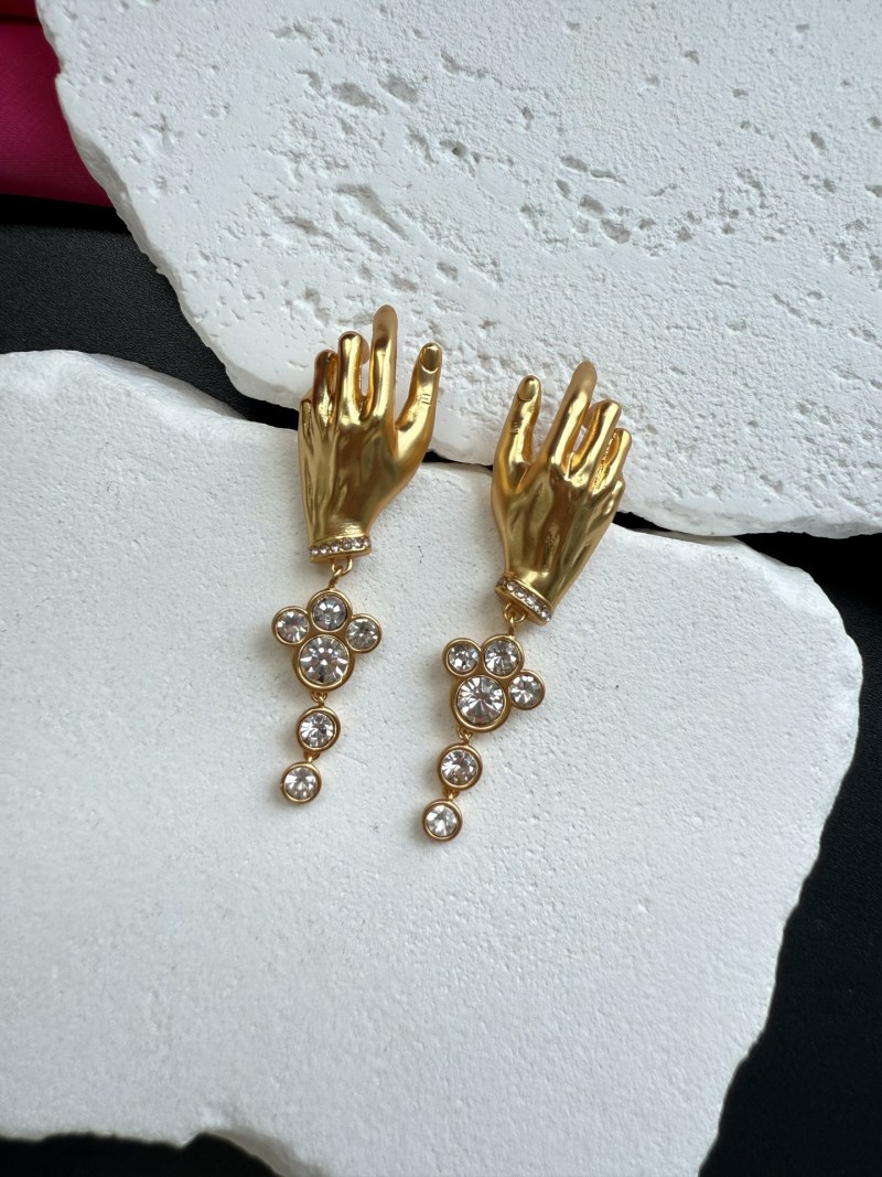 Серьги в виде рук с кристаллами Schiaparelli