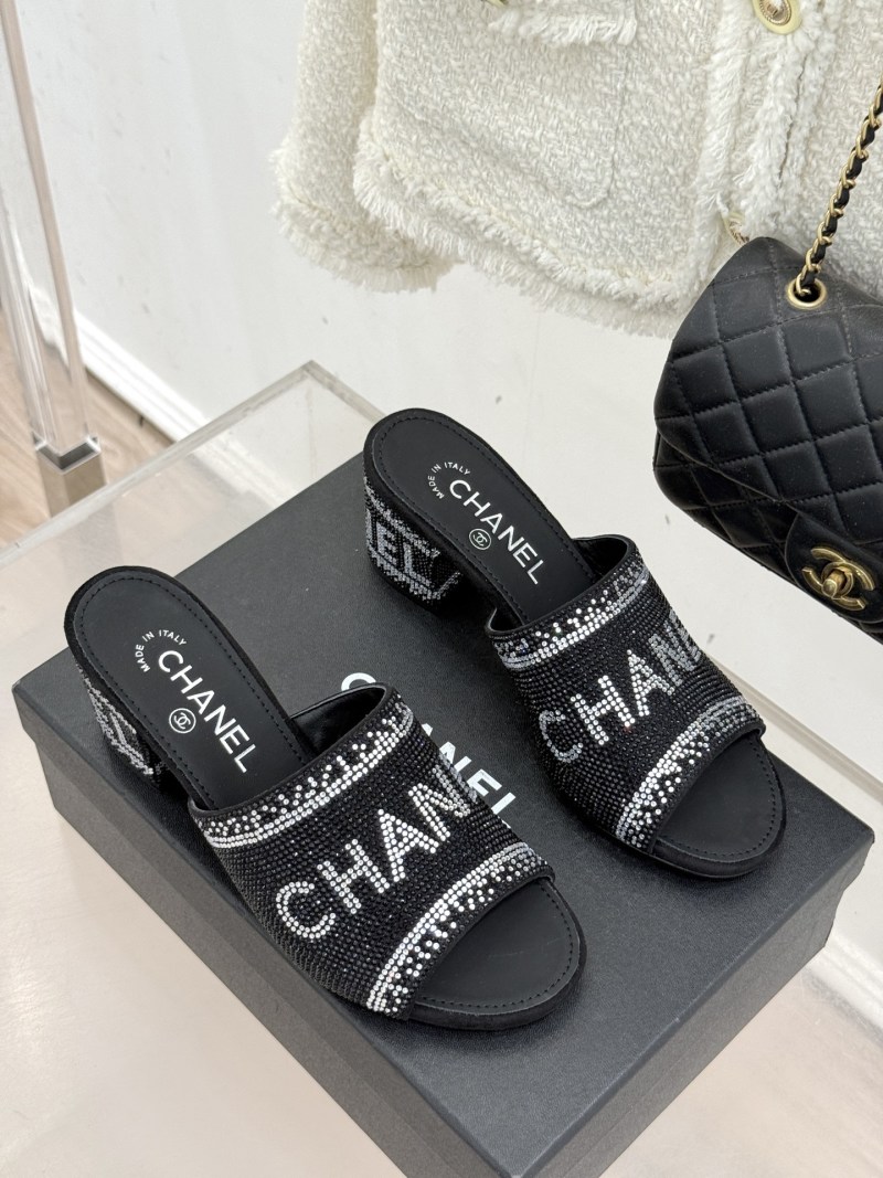 Чёрные мюли с водрузными элементами Chanel