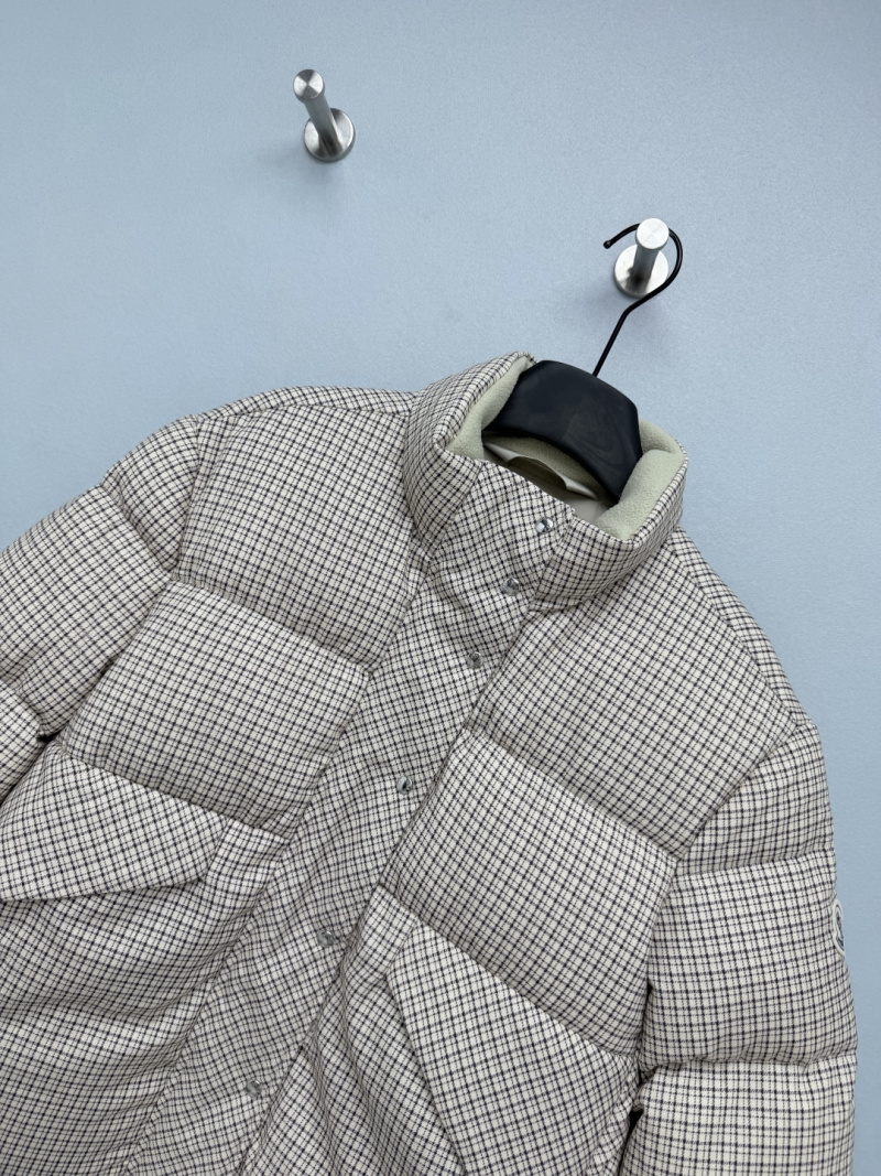 Пуховик Moncler с тонким клетчатым узором