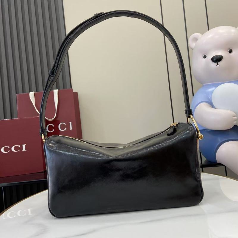 Черная кожаная сумка Gucci с длинной ручкой