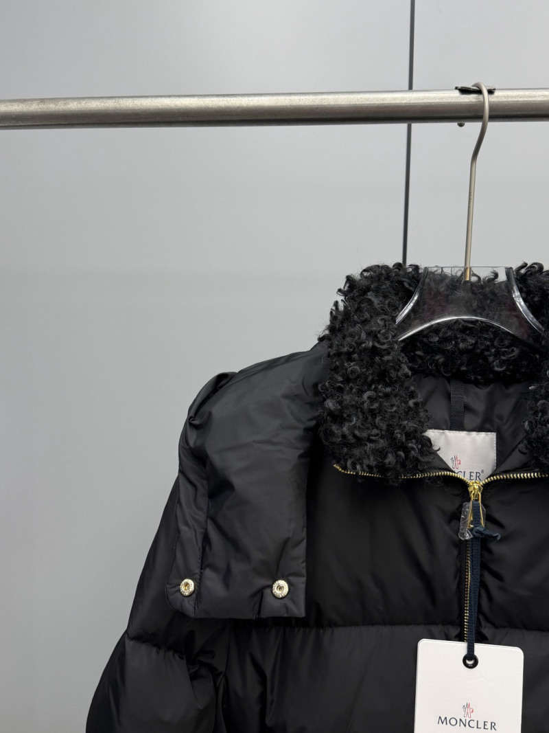 Пуховик Moncler