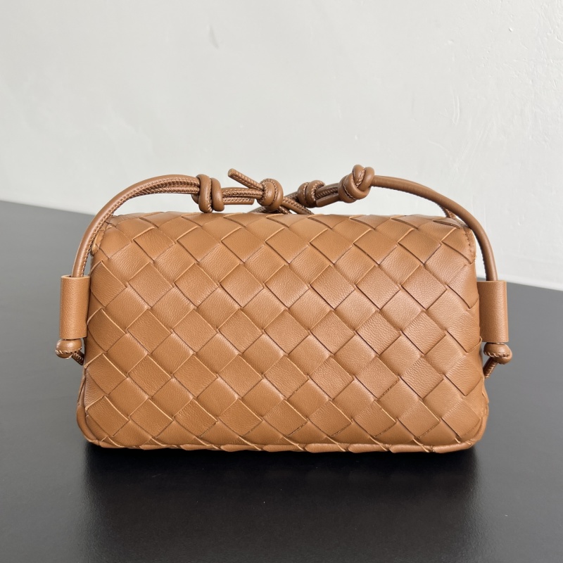 Сумка-кроссбоди коричневая, плетеная кожа, два отделения Bottega Veneta