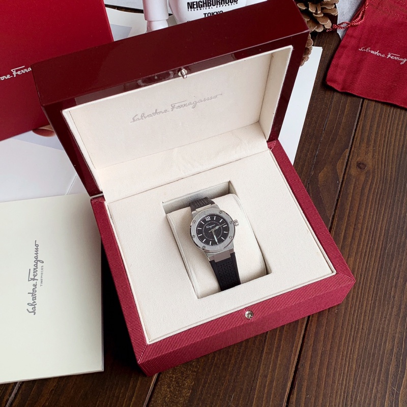 Часы Ferragamo