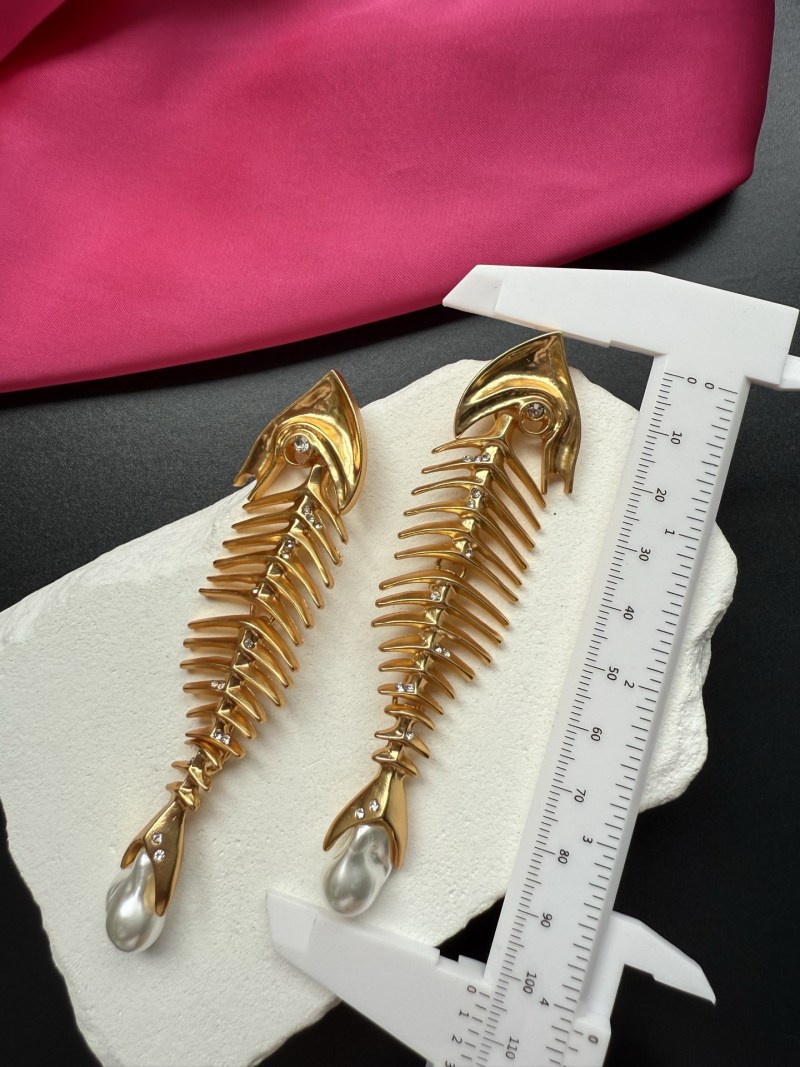 Серьги в виде скелета рыбы с жемчугом Schiaparelli