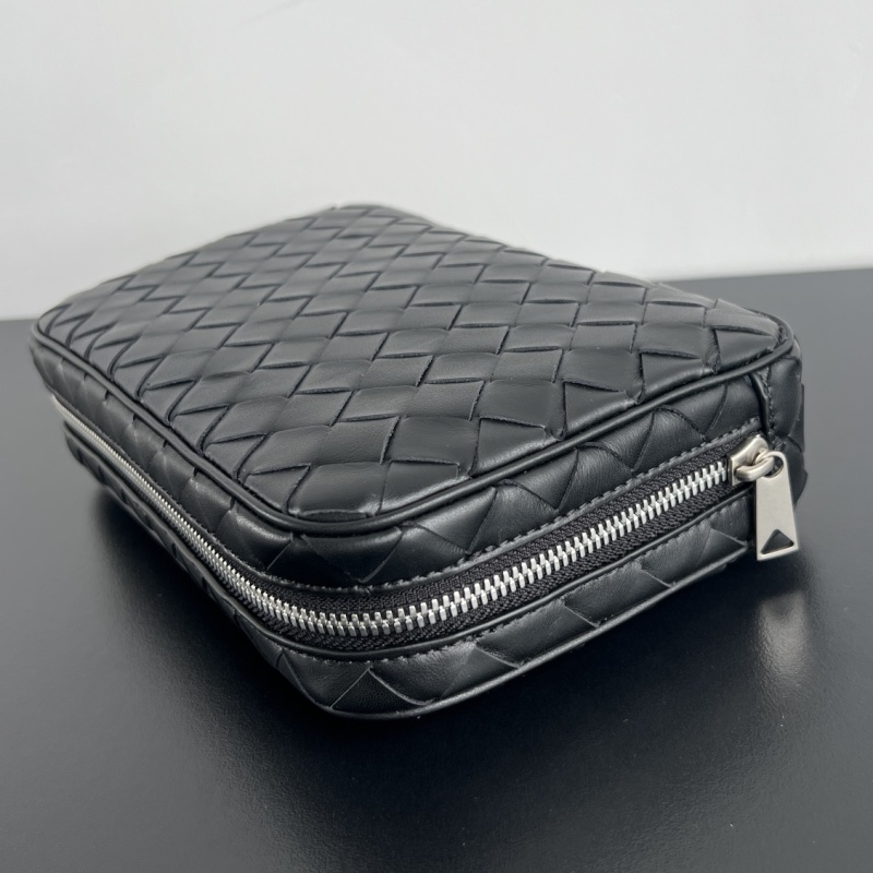 Мужская плетеная косметичка Bottega Veneta