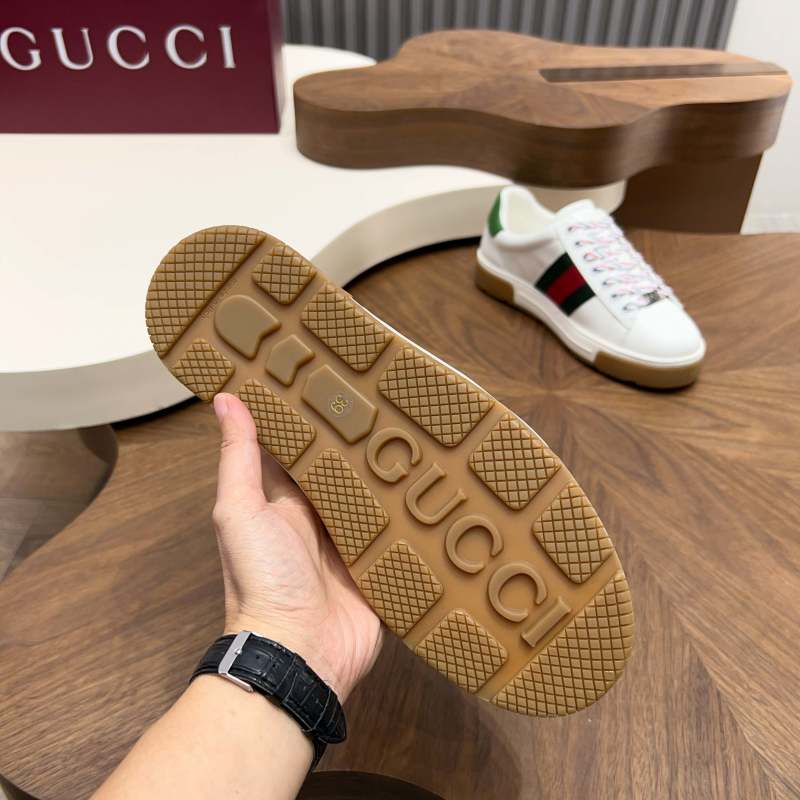 Мужские кроссовки в белом цвете Gucci