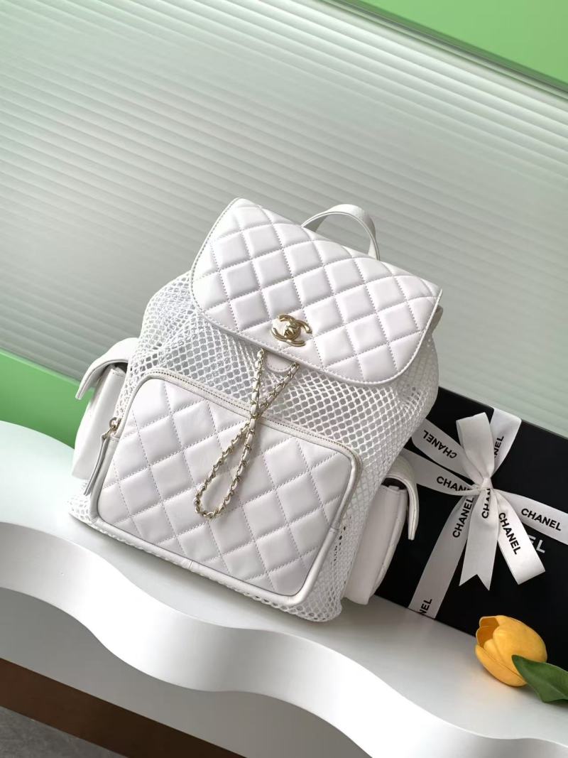 Рюкзак со стеганным клапаном и сетчатым основанием, золотая фурнитура Chanel