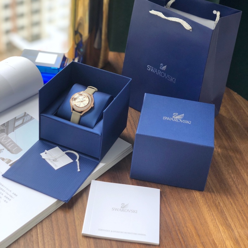 Часы Swarovski