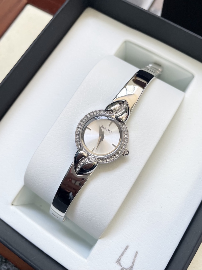 Часы Swarovski