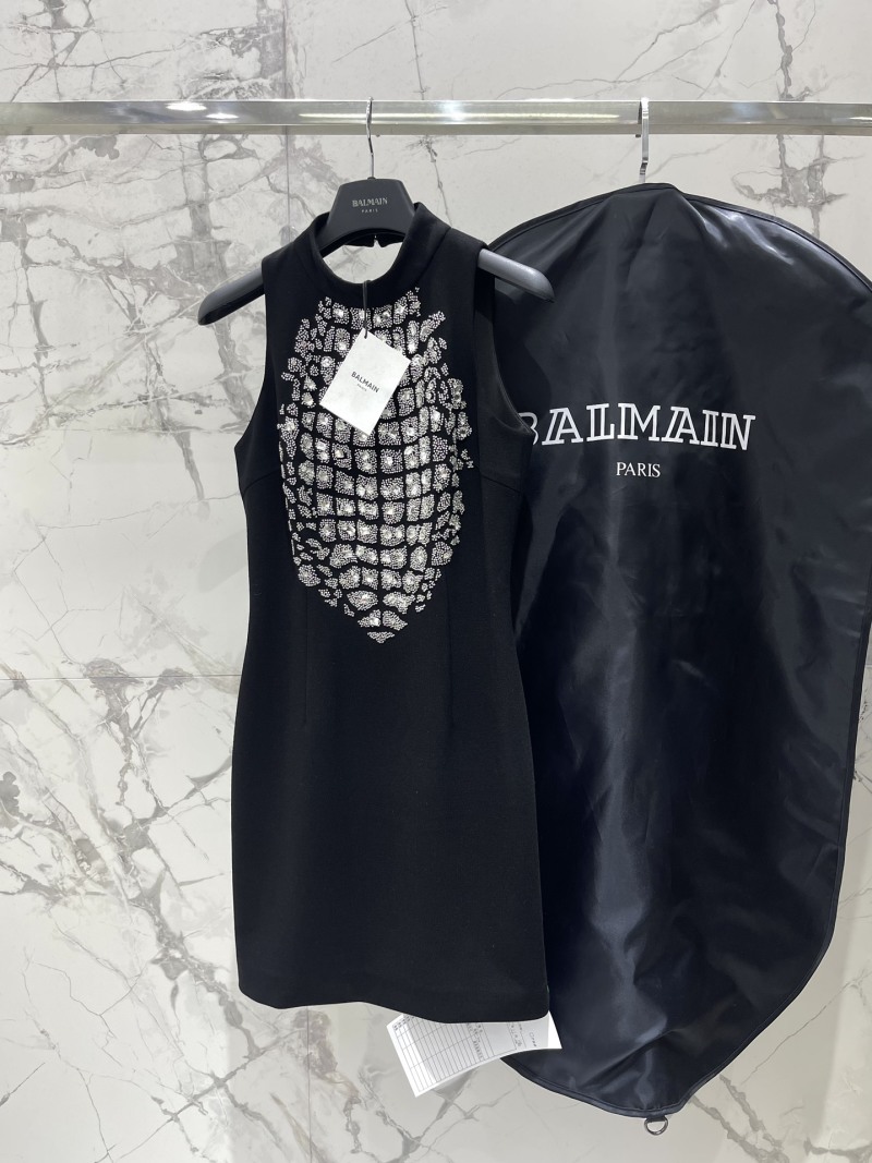 Черное вечернее платье с декором из страз Balmain