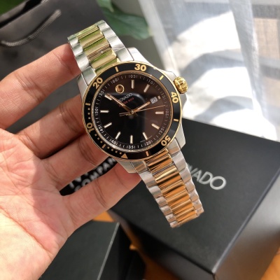 Часы Movado