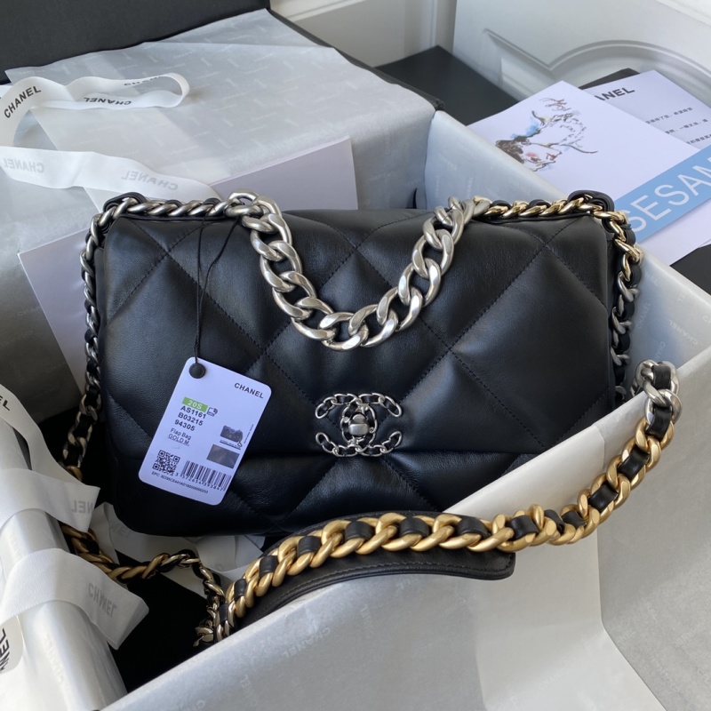 Кожаная сумка Chanel с цепочкой