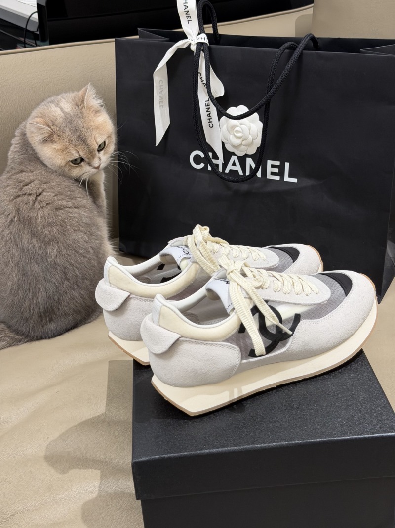 Кроссовки Chanel серо-белые