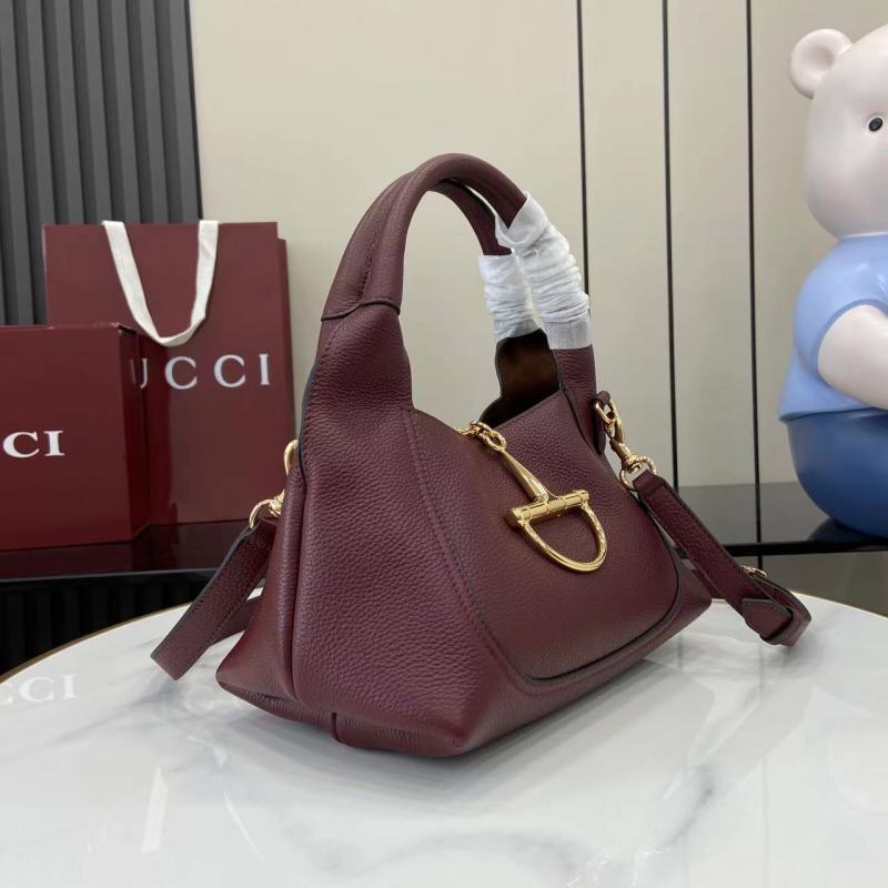 Сумка Gucci с золотой фурнитурой