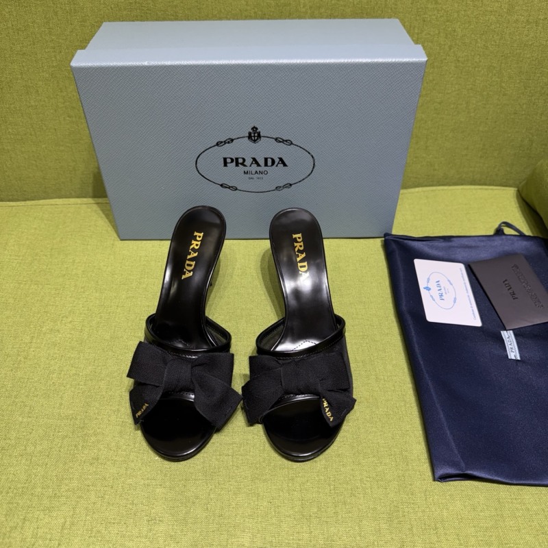 Черные женские мюли Prada с бантом