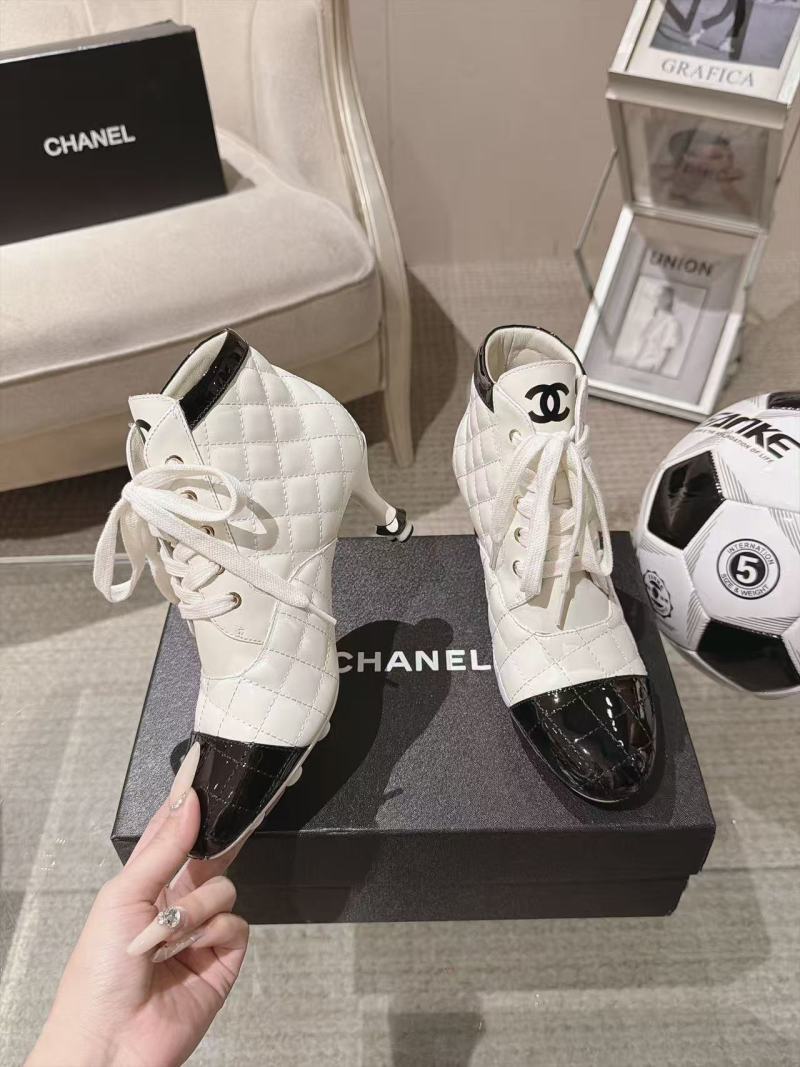 Женские ботинки Chanel с черным носком