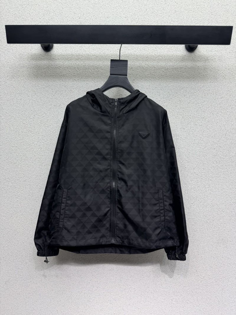 Лёгкая куртка с капюшоном Prada