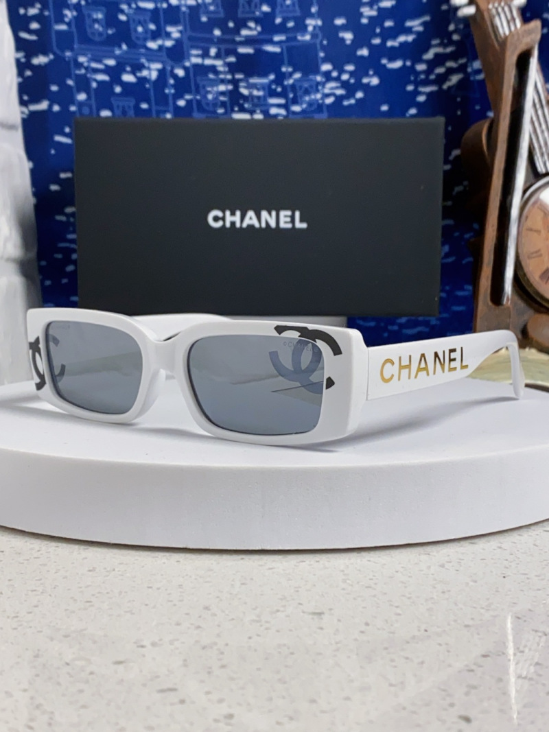 Солнцезащитные очки Chanel P90 белые