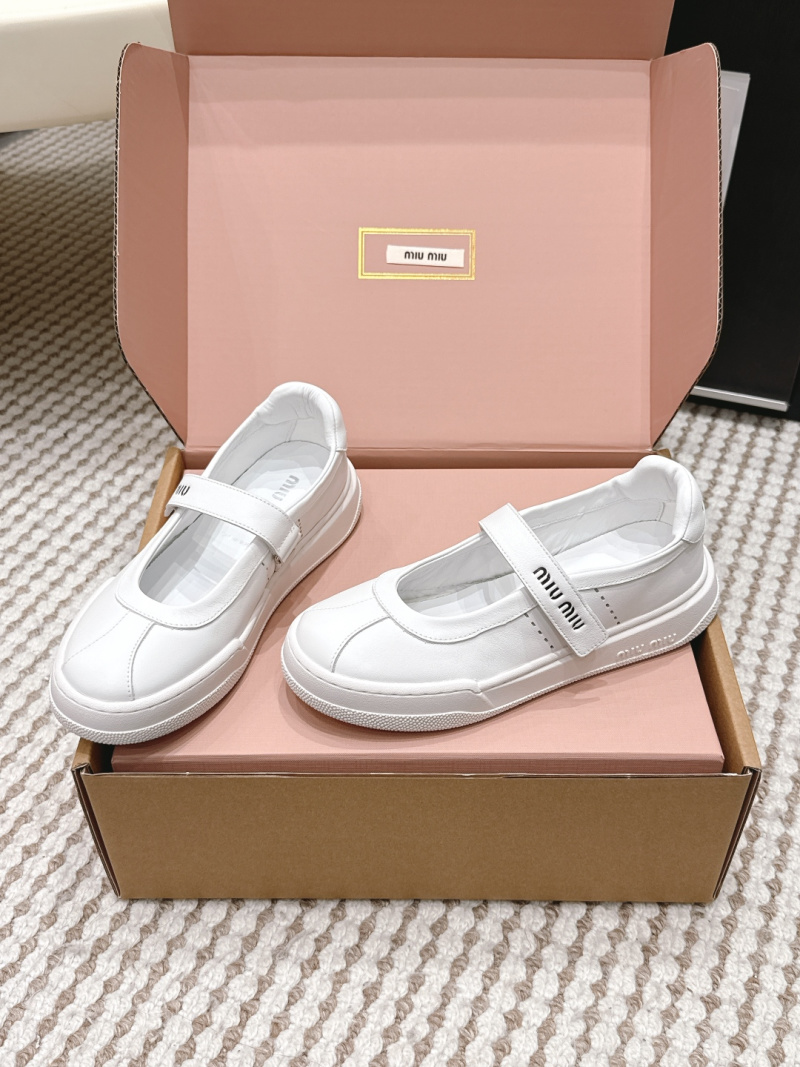 Женские балетки Miu Miu белые из натуральной кожи