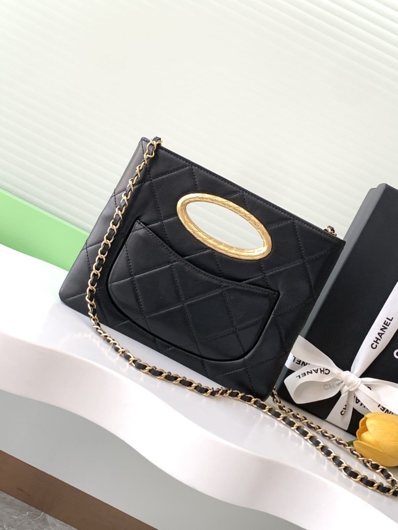 Черная вечерняя сумка с золотой фурнитурой и кольцевой ручкой Chanel