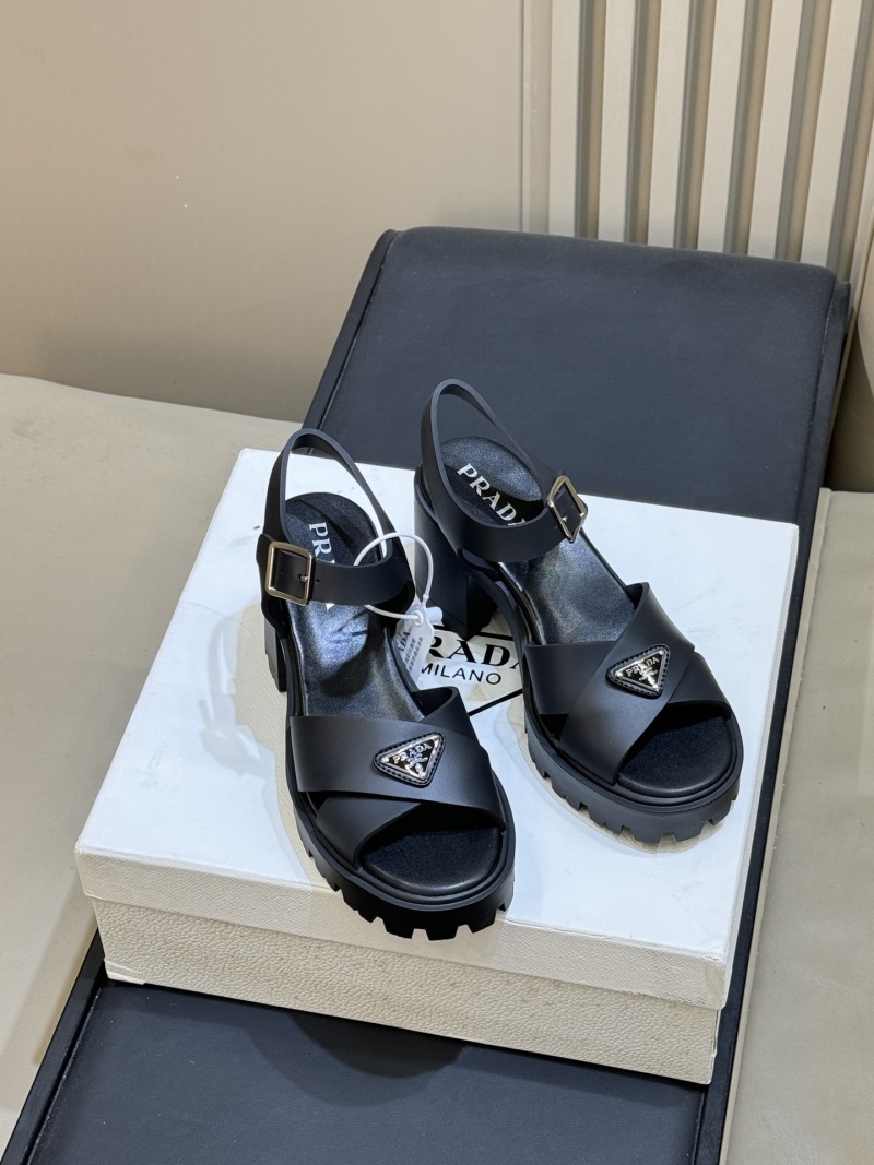 Женские черные босоножки на платформе с пряжкой Prada