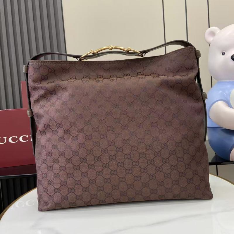 Сумка Gucci с принтом GG и фурнитурой