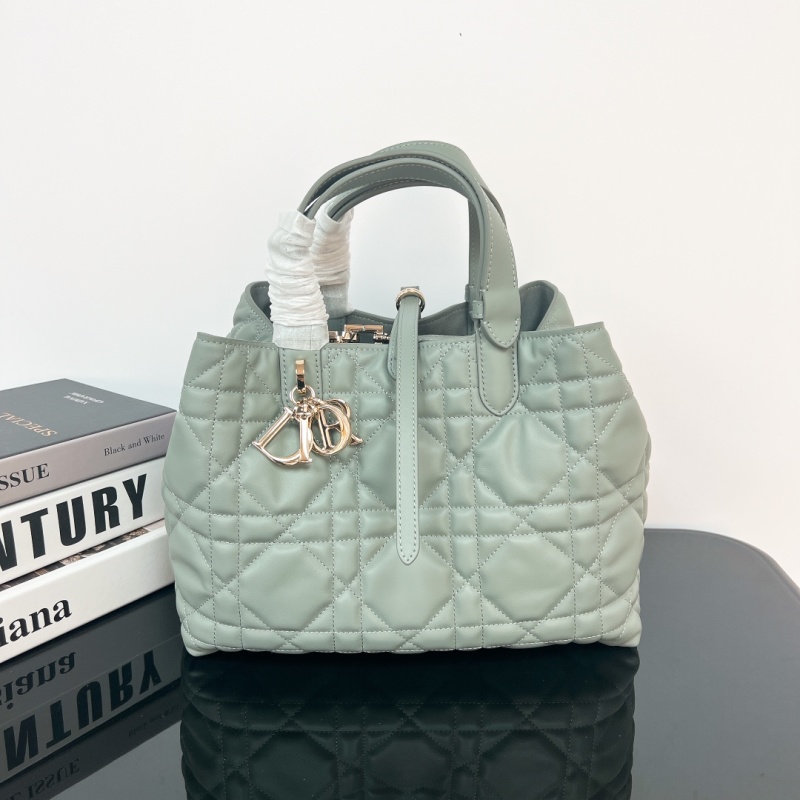 Сумка Dior с тиснёным узором