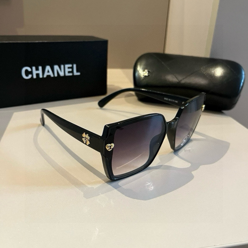 Солнцезащитные очки Chanel