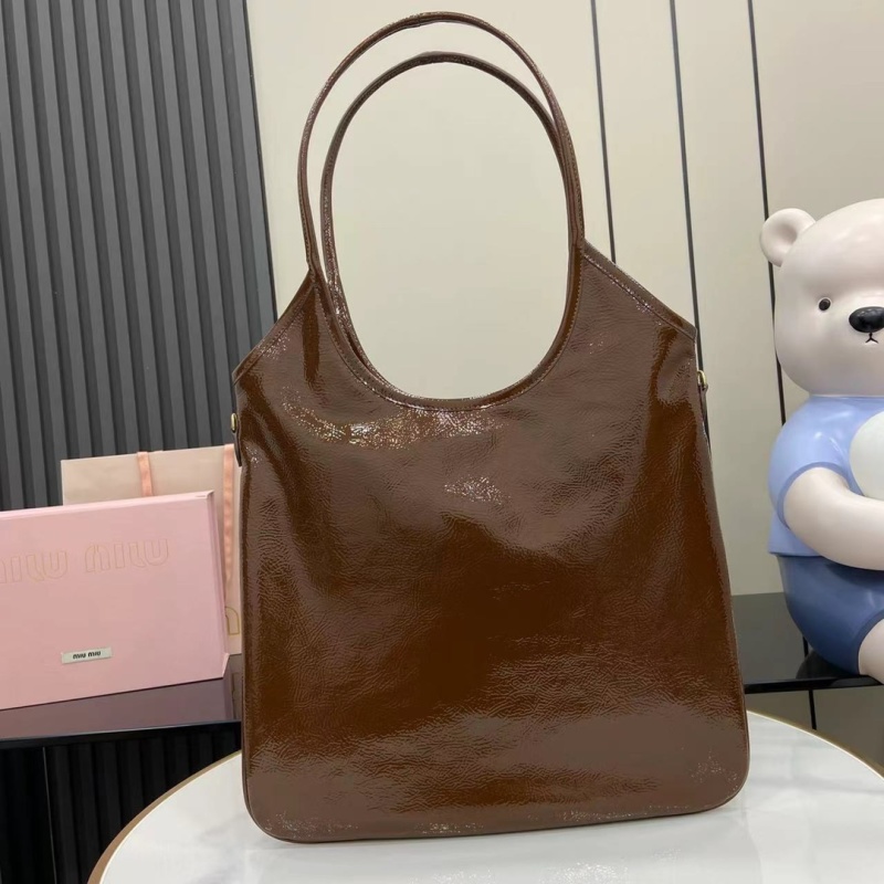 Сумка-тоут Miu Miu из лакированной кожи