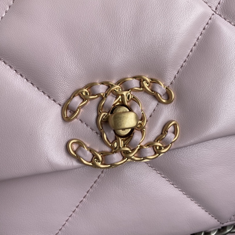 Розовая сумка с цепной ручкой Chanel