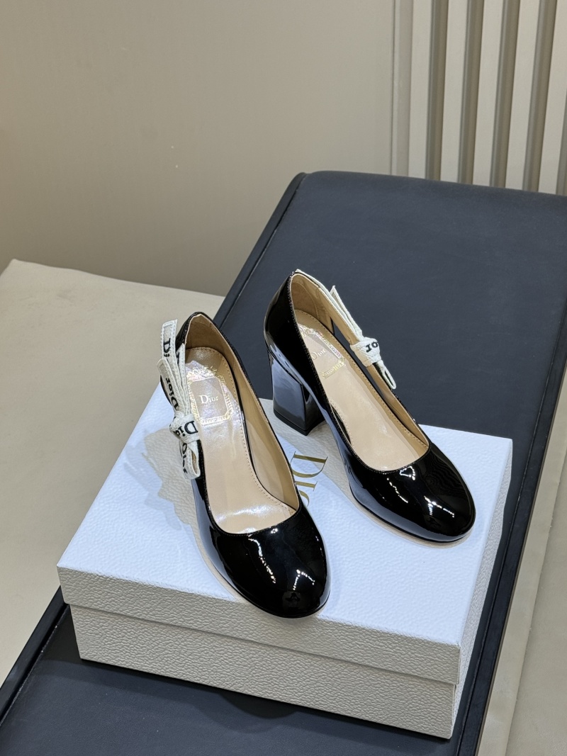 Черные лаковые туфли Dior с декоративным ремешком
